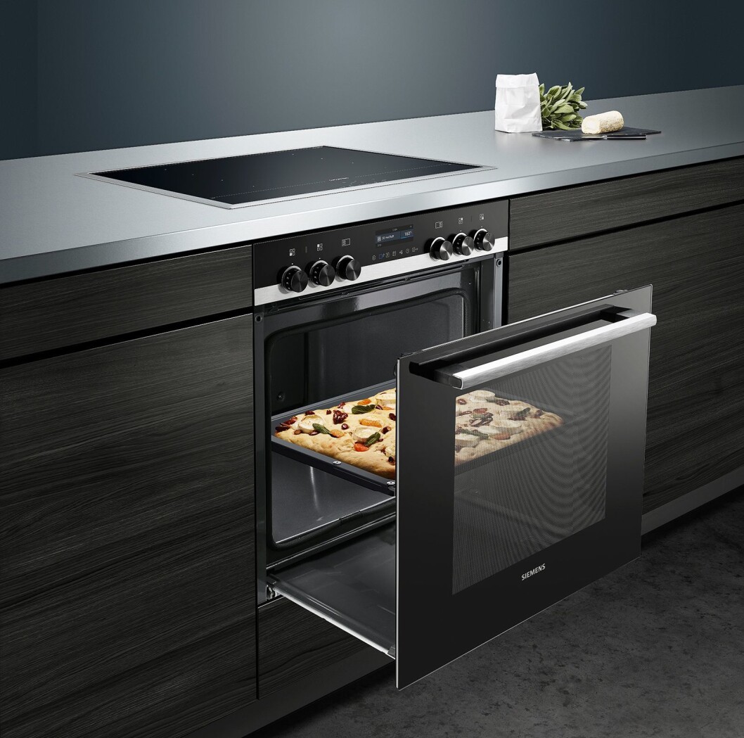 Du kan snakke til Siemens’ nye iQ500-ovn via Home Connect og Amazon Alexa. Foto: Siemens Du kan snakke til Siemens’ nye iQ500-ovn via Home Connect og Amazon Alexa. Foto: Siemens