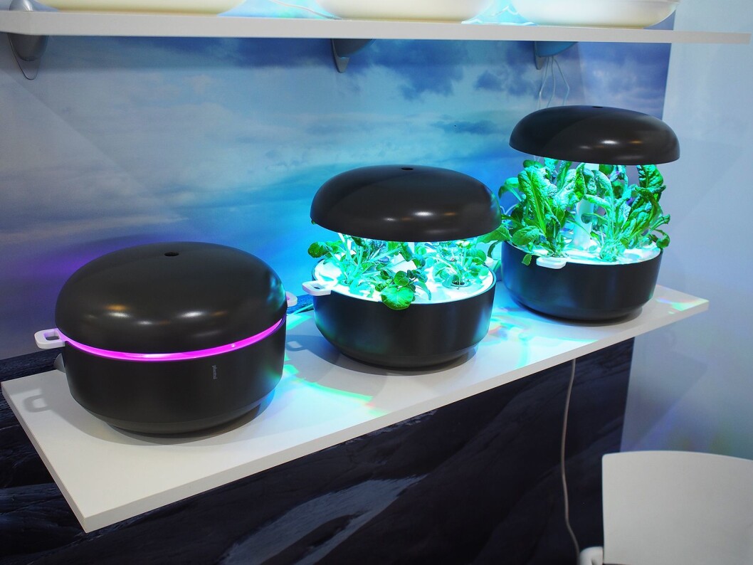 Smart Garden leveres med tre forskjellige forlengerstaver, slik at man bytter etter hvert som planten vokser. Smart Garden leveres med tre forskjellige forlengerstaver, slik at man bytter etter hvert som planten vokser.