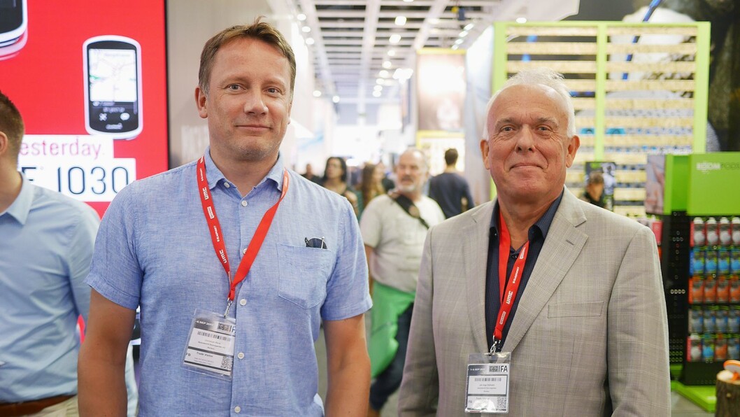 Christian Åkre (t .v.) og Jan Inge Solheim fotografert i messehallene på IFA 2017. Foto: Stian Sønsteng Christian Åkre (t .v.) og Jan Inge Solheim fotografert i messehallene på IFA 2017. Foto: Stian Sønsteng