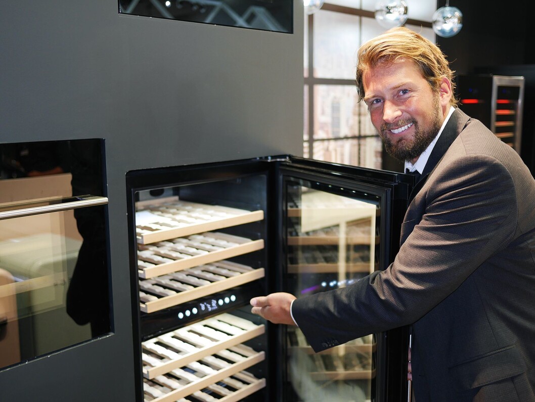Daglig leder Christoffer Hamer med et av Temptechs nye integrerings-vinskap. Foto: Stian Sønsteng. Daglig leder Christoffer Hamer med et av Temptechs nye integrerings-vinskap. Foto: Stian Sønsteng.