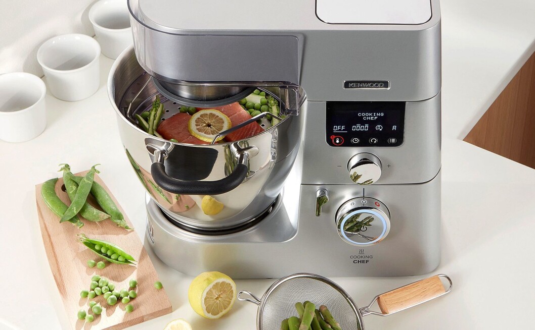 Kenwood kommer med en helt ny serie kjøkkenmaskiner, her ved Cooking Chef Gourmet, som også kan varme mat. Foto: Kenwood. Kenwood kommer med en helt ny serie kjøkkenmaskiner, her ved Cooking Chef Gourmet, som også kan varme mat. Foto: Kenwood.
