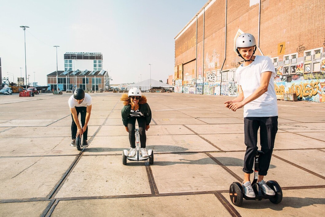 Ninebot by Segway MinoPRO har 25 km rekkevidde, en toppfart på 18 km/t, og koster 9.000 kroner. Foto: Segway Ninebot by Segway MinoPRO har 25 km rekkevidde, en toppfart på 18 km/t, og koster 9.000 kroner. Foto: Segway