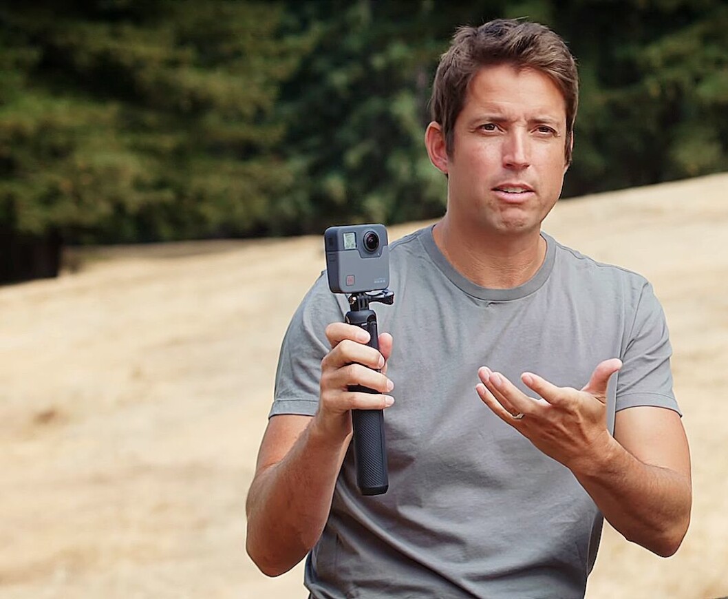 Gründer og administrerende direktør i GoPro, Nick Woodman, viser fram 360-kameraet GoPro Fusion. Foto: GoPro. Gründer og administrerende direktør i GoPro, Nick Woodman, viser fram 360-kameraet GoPro Fusion. Foto: GoPro.