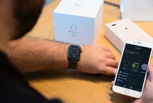 Apple Watch 3 settes opp i Apple Store på 5th Avenue i New York i USA. Foto: Apple. Apple Watch 3 settes opp i Apple Store på 5th Avenue i New York i USA. Foto: Apple.