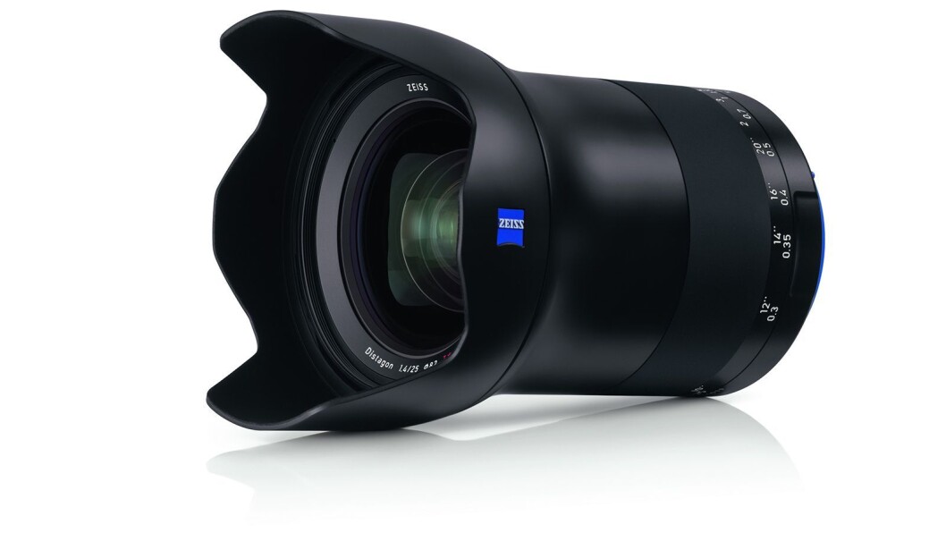 Zeiss Milvus 25mm f/1.4 Zeiss Milvus 25mm f/1.4