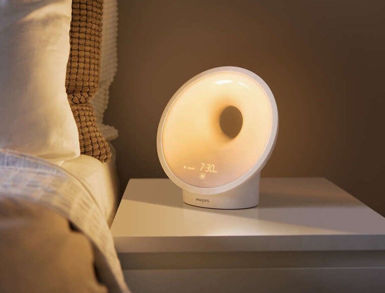 ÅRETS SMÅELEKTRISKE:PHILIPS WAKE-UP LIGHT HF3653