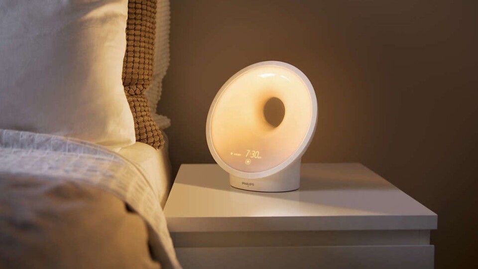 ÅRETS SMÅELEKTRISKE:PHILIPS WAKE-UP LIGHT HF3653