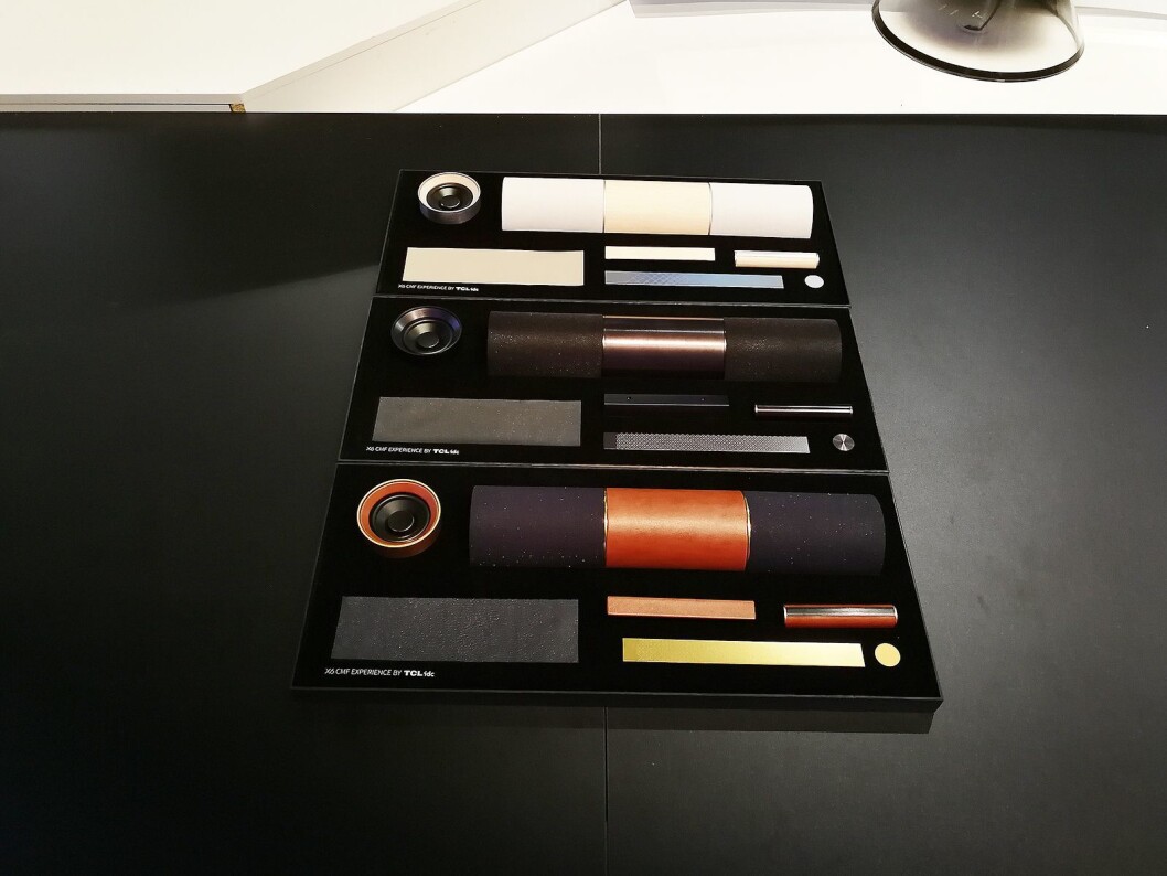 Det er ikke spart på noe på flaggskip-modellen X6, her er noen av fargekombinasjonene du kan velge på lydplanken fra Harman Kardon. Foto: Marte Ottemo Det er ikke spart på noe på flaggskip-modellen X6, her er noen av fargekombinasjonene du kan velge på lydplanken fra Harman Kardon. Foto: Marte Ottemo
