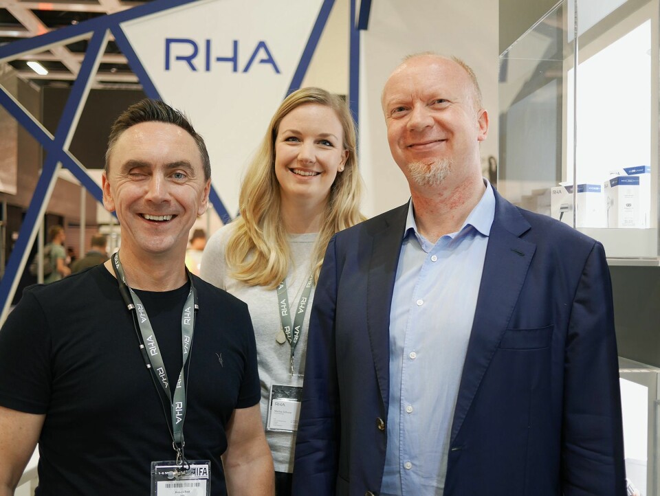 Andrew Reid (f. v.) og Marina Schurer i RHA på deres IFA-utstilling sammen med Terje Romen i Mono. Foto: Stian Sønsteng