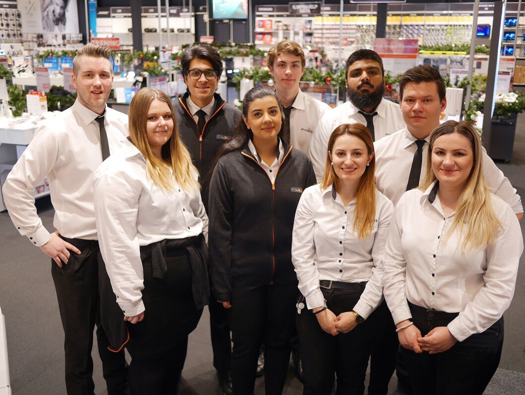 Fra venstre Lasse Bidtnes, Silje Bråten Olsen, Usman Asif, Mariam Rana, Hermann Otterbech, Emine Kadriu, Abdullah Sharif, Emil Wike og Natyra Rexhepi ved Power Drammen. Foto: Stian Sønsteng Fra venstre Lasse Bidtnes, Silje Bråten Olsen, Usman Asif, Mariam Rana, Hermann Otterbech, Emine Kadriu, Abdullah Sharif, Emil Wike og Natyra Rexhepi ved Power Drammen. Foto: Stian Sønsteng