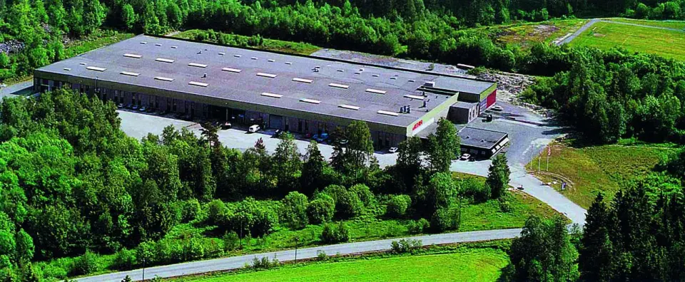 I 1974 flyttet Beha til eget bygg på Heistad utenfor Porsgrunn. Dette ble etter hvert utvidet, og er i dag på 12.000 kvadratmeter. Foto: Beha. I 1974 flyttet Beha til eget bygg på Heistad utenfor Porsgrunn. Dette ble etter hvert utvidet, og er i dag på 12.000 kvadratmeter. Foto: Beha.