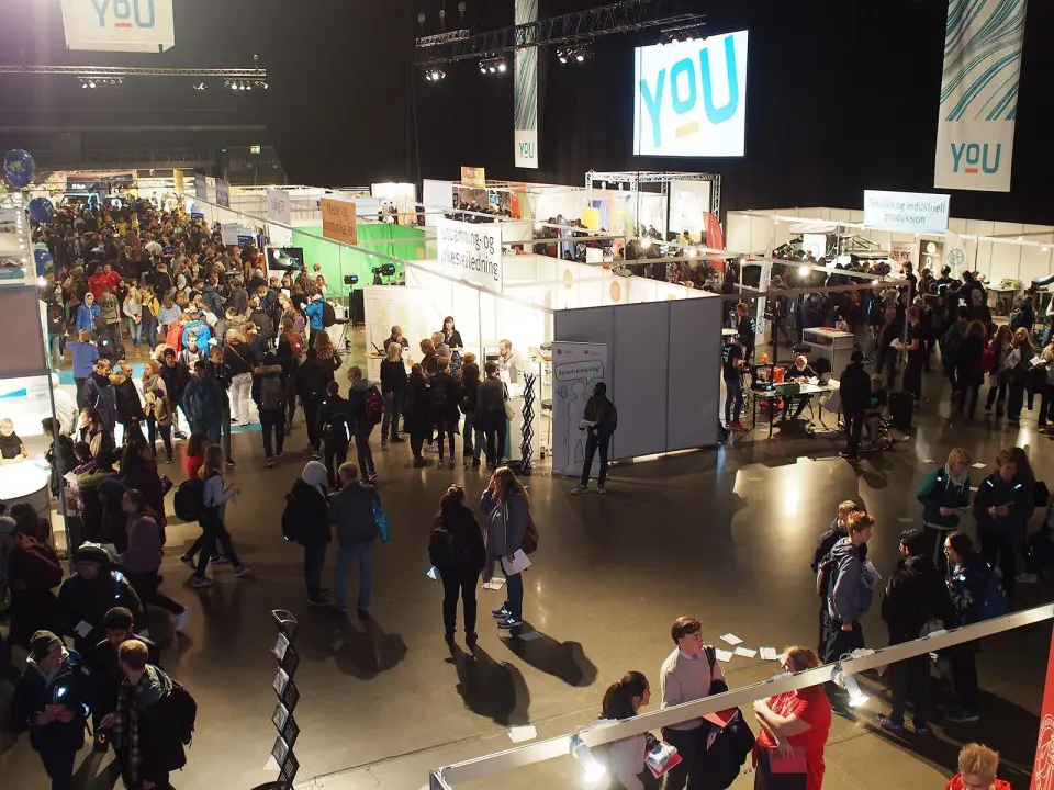 Oslo Spektrum er fylt opp med utstilling og skoleungdom. Foto: Jan Røsholm Oslo Spektrum er fylt opp med utstilling og skoleungdom. Foto: Jan Røsholm