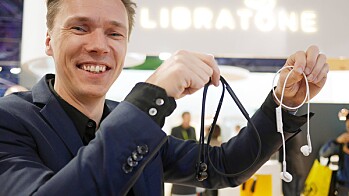 STILLER STØYREDUKSJONEN AUTOMATISK STILLER STØYREDUKSJONEN AUTOMATISK