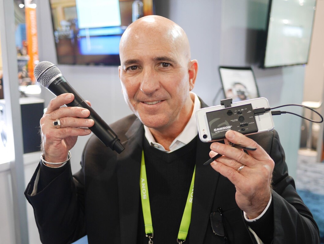 Internasjonal salgsdirektør Robert Caputo i Samson Technologies med Go Mic Mobile. Foto: Stian Sønsteng Internasjonal salgsdirektør Robert Caputo i Samson Technologies med Go Mic Mobile. Foto: Stian Sønsteng