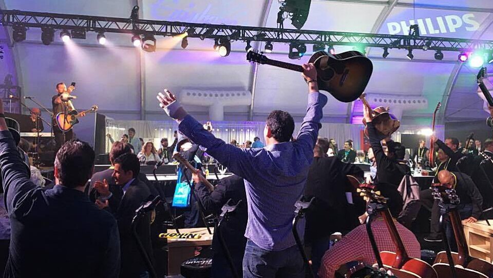 Fra teltet til Gibson Brands under CES-messen i 2017. Foto: Hege Aarflot Nelvik