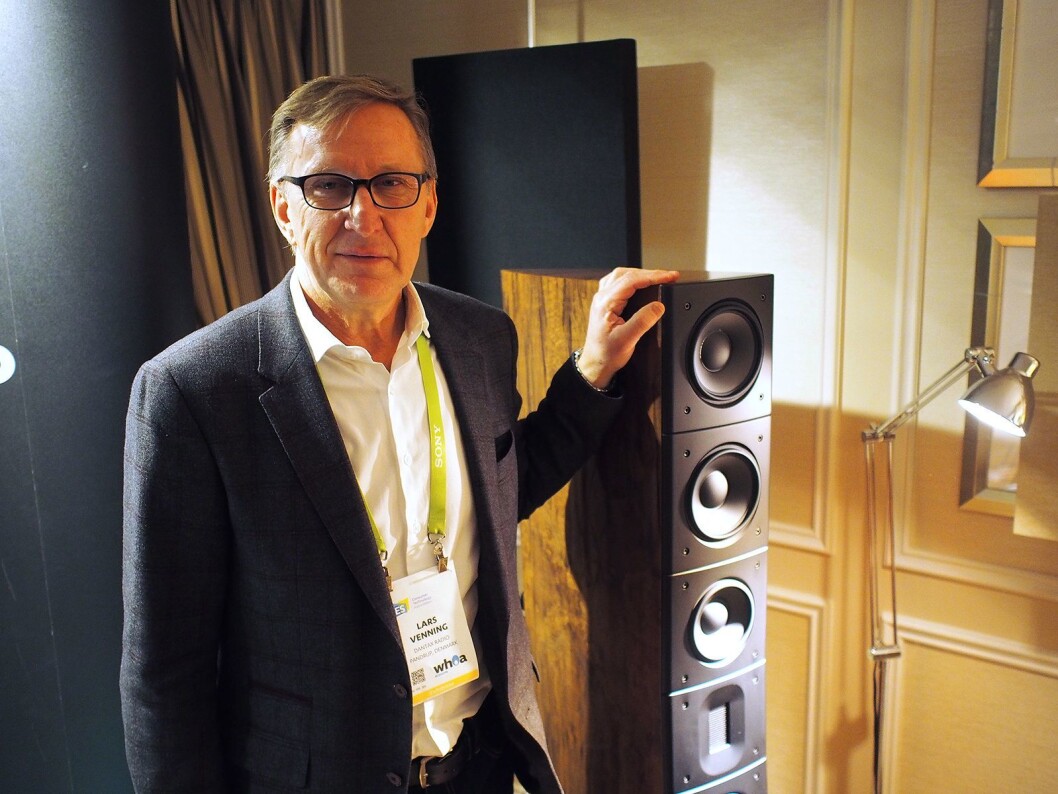 Direktør Lars Venning i Dantax Radio ved siden av Raidho D-4.1-høyttaleren. Foto: Jan Røsholm Direktør Lars Venning i Dantax Radio ved siden av Raidho D-4.1-høyttaleren. Foto: Jan Røsholm