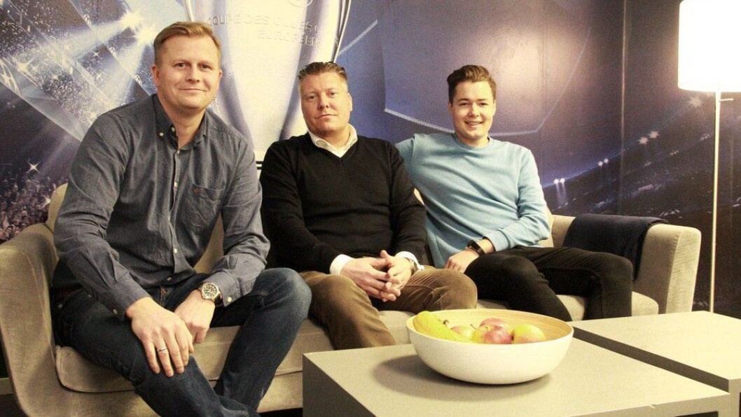 Salgs- og markedsdirektør i Viaplay, Børge Nielsen (i midten), lover mer egenprodusert innhold. Her sammen med Viasat-sjef Vegard Drogseth (t.v) og pressesjef Fredrik Olimb. Foto: Viaplay Salgs- og markedsdirektør i Viaplay, Børge Nielsen (i midten), lover mer egenprodusert innhold. Her sammen med Viasat-sjef Vegard Drogseth (t.v) og pressesjef Fredrik Olimb. Foto: Viaplay