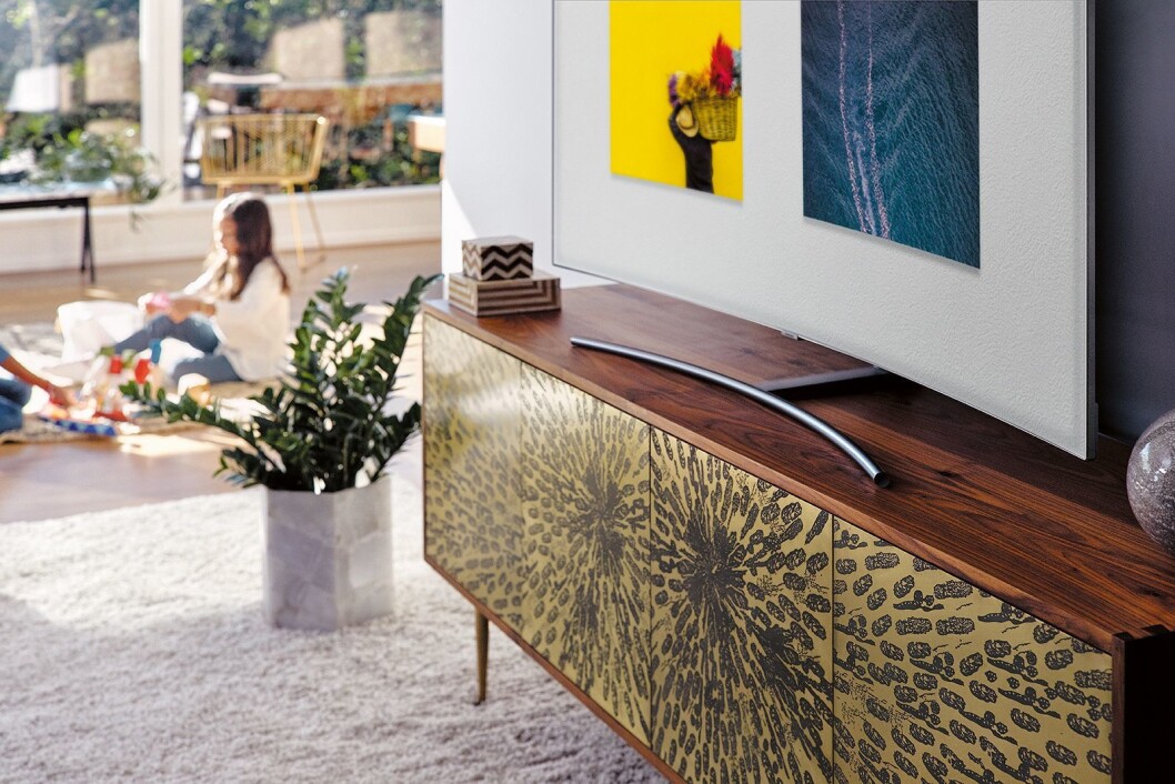 Samsung Q8CN har fått en ekstra slank utførelse. Foto: Samsung. Samsung Q8CN har fått en ekstra slank utførelse. Foto: Samsung.