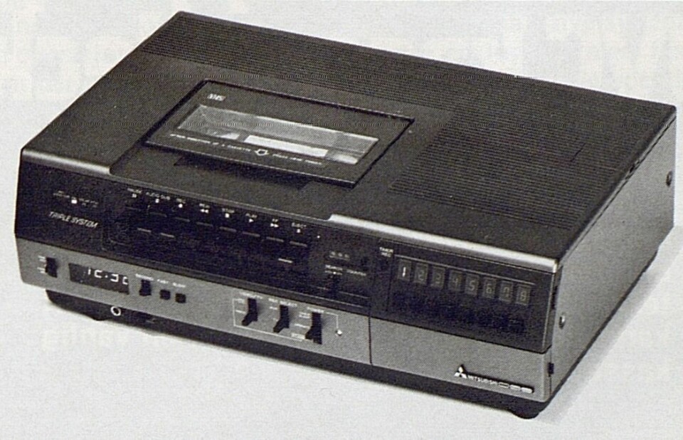 Mitsubishis 'Tripple System' opptaker kan ved trykk på en knapp brukes på henholdsvis PAL, Secam og NTSC. Bilde fra Radiobransjen nr. 10/1979.