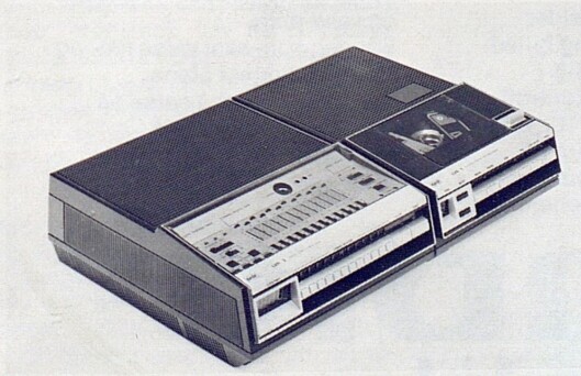 BASFs LVFt-maskin består av to deler, en stasjonær tuner og en bærbar opptaker. Bilde fra Radiobransjen nr. 10/1979. BASFs LVFt-maskin består av to deler, en stasjonær tuner og en bærbar opptaker. Bilde fra Radiobransjen nr. 10/1979.