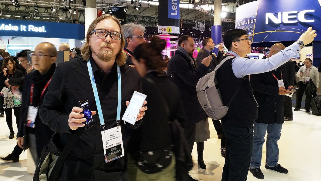 Rikard Skogberg, nordisk PR- og produktsjef i Sony Mobile Communications, ga en gjennomgang av nye Xperia XZ2 og XZ2 Compact. Foto: Marte Ottemo Rikard Skogberg, nordisk PR- og produktsjef i Sony Mobile Communications, ga en gjennomgang av nye Xperia XZ2 og XZ2 Compact. Foto: Marte Ottemo