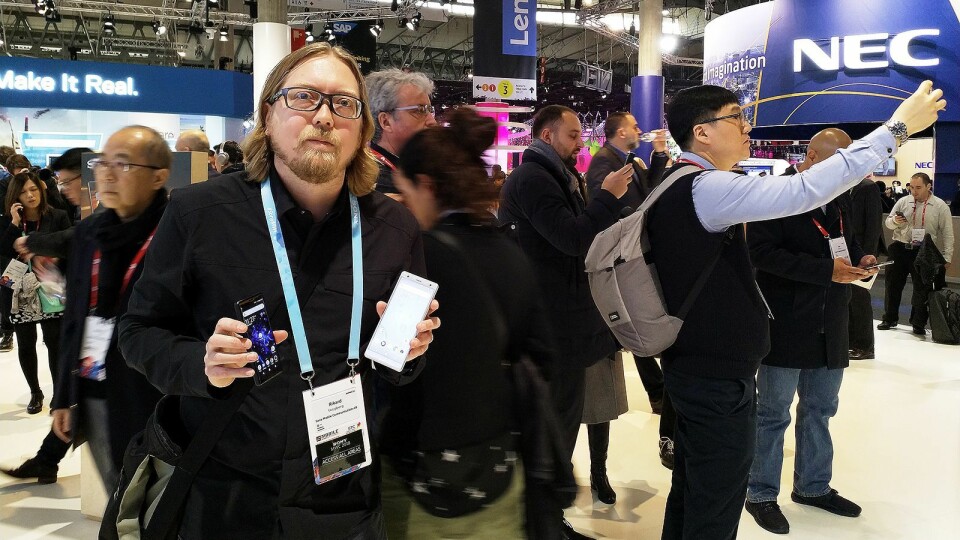 Rikard Skogberg, nordisk PR- og produktsjef i Sony Mobile Communications, ga en gjennomgang av nye Xperia XZ2 og XZ2 Compact. Foto: Marte Ottemo