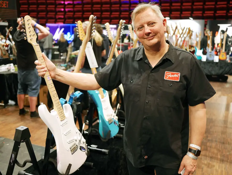 Terje Severinsen i Fender med American Original, som er den nye utgaven av American Vintage. Foto: Stian Sønsteng Terje Severinsen i Fender med American Original, som er den nye utgaven av American Vintage. Foto: Stian Sønsteng