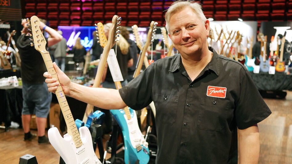 FENDER VIL NÅ DE UNGE