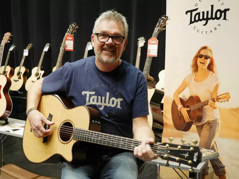 Peter Samuelsson er salgsrepresentant for Norden og de baltiske statene i Taylor Guitars. Foto: Stian Sønsteng