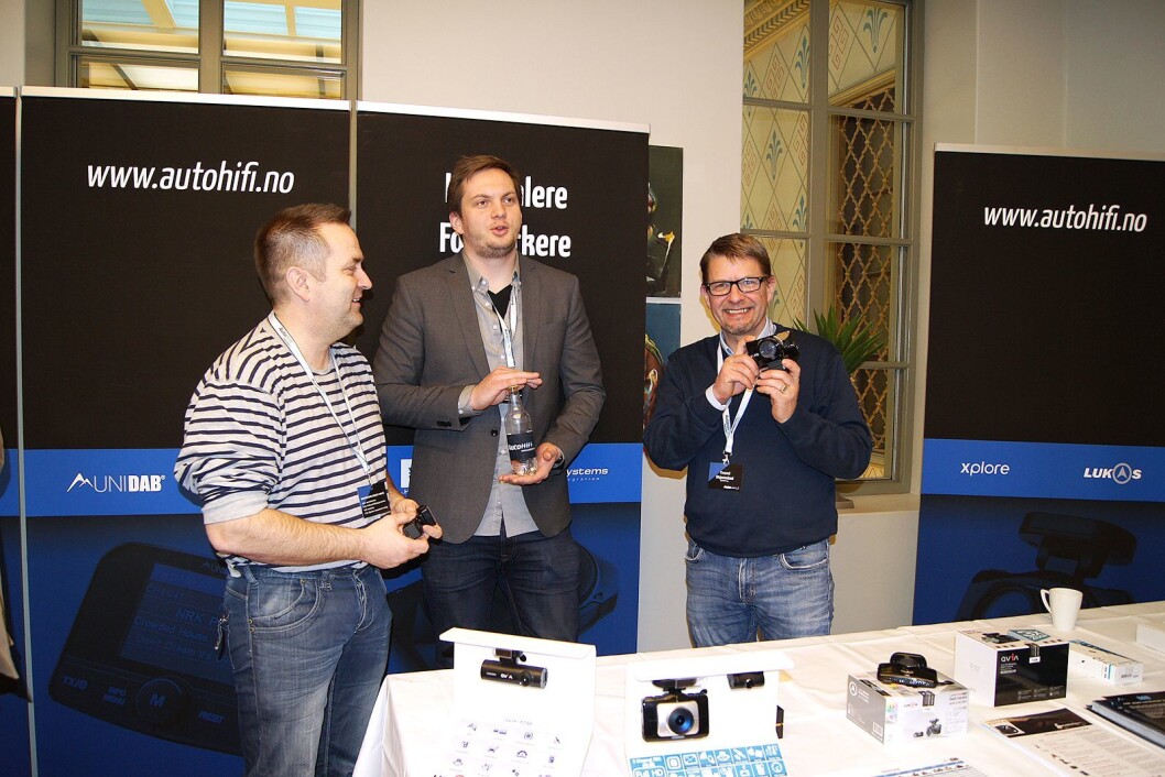 Thor Jensen (f. v.) fra Bilpluss Mo i Rana AS sammen med Kjell Johansen (teknisk support) og Trond Skjemstad (salg/support) i AutoHiFi. Foto: Beate Tiller Thor Jensen (f. v.) fra Bilpluss Mo i Rana AS sammen med Kjell Johansen (teknisk support) og Trond Skjemstad (salg/support) i AutoHiFi. Foto: Beate Tiller