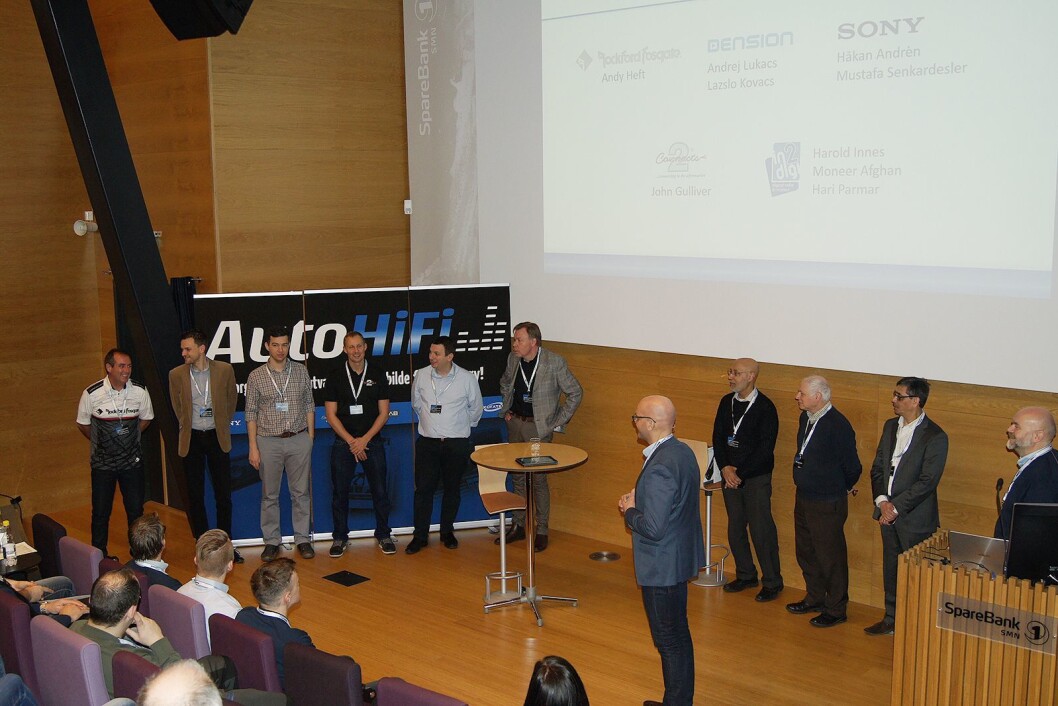 Daglig leder Torbjørn Raad i AutoHiFi presenterer leverandørene som deltar på forhandlerkonferansen. Foto: Beate Tiller Daglig leder Torbjørn Raad i AutoHiFi presenterer leverandørene som deltar på forhandlerkonferansen. Foto: Beate Tiller
