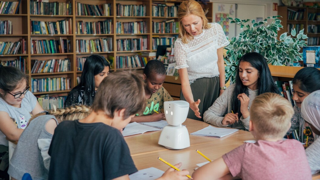 Med roboten AV1 kan syke barn være med på undervisningen på skolen. Foto: NoIsolation Med roboten AV1 kan syke barn være med på undervisningen på skolen. Foto: NoIsolation