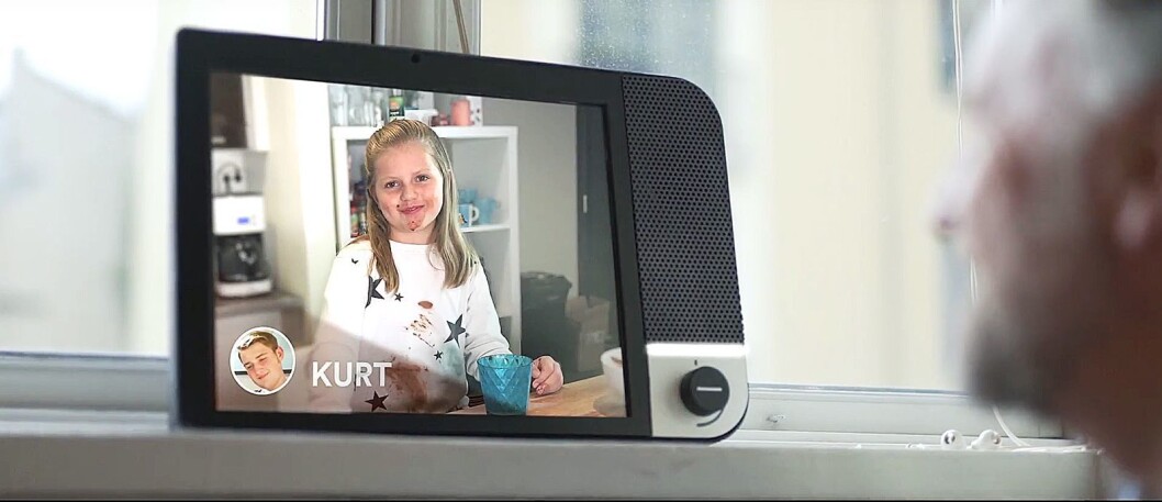 Nye Komp er rettet mot eldre, og lar dem ta del i den daglige digitale kommunikasjonen i familien. Foto: No Isolation. Nye Komp er rettet mot eldre, og lar dem ta del i den daglige digitale kommunikasjonen i familien. Foto: No Isolation.