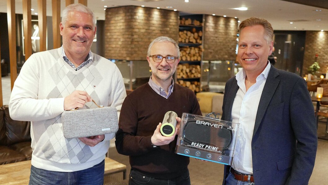 Per-Mårten Olsrud (f. v.), Gino Carbociero og Joacim Sverlinger med tre av Bravens høyttalere, som de nå lanserer i Skandinavia. Foto: Stian Sønsteng Per-Mårten Olsrud (f. v.), Gino Carbociero og Joacim Sverlinger med tre av Bravens høyttalere, som de nå lanserer i Skandinavia. Foto: Stian Sønsteng