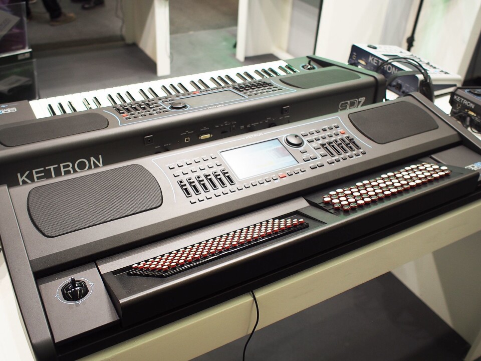 På denne modellen er tangentene byttet ut med trekkspillknapper. Foto: Jan Røsholm.