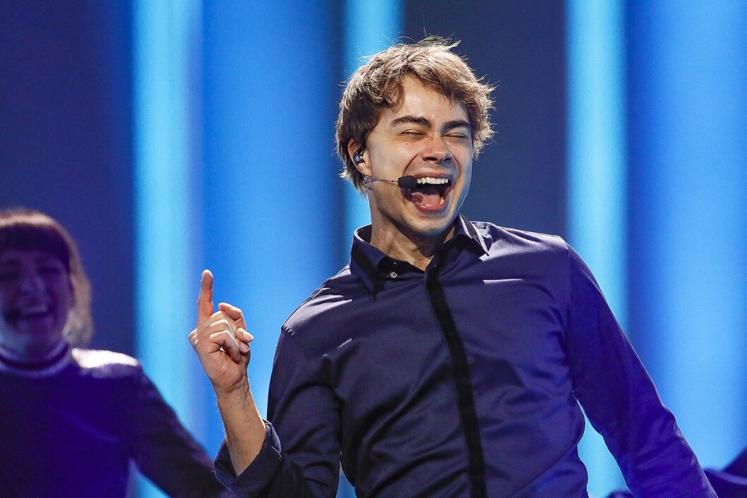 Alexander Rybak under andre sceneprøve, fredag 4. mai, med Sennheisers nye løsning der kardioide-mikrofonen fra HSP 4 sitter på nakkebøylen fra SL Headmic 1. Foto: Andres Putting/European Broadcasting Union Alexander Rybak under andre sceneprøve, fredag 4. mai, med Sennheisers nye løsning der kardioide-mikrofonen fra HSP 4 sitter på nakkebøylen fra SL Headmic 1. Foto: Andres Putting/European Broadcasting Union