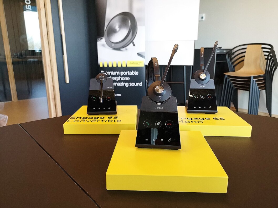 Den nye Evolve-serien er beregnet på folk som sitter i telefonen mesteparten av dagen. Foto: Marte Ottemo. Den nye Evolve-serien er beregnet på folk som sitter i telefonen mesteparten av dagen. Foto: Marte Ottemo.