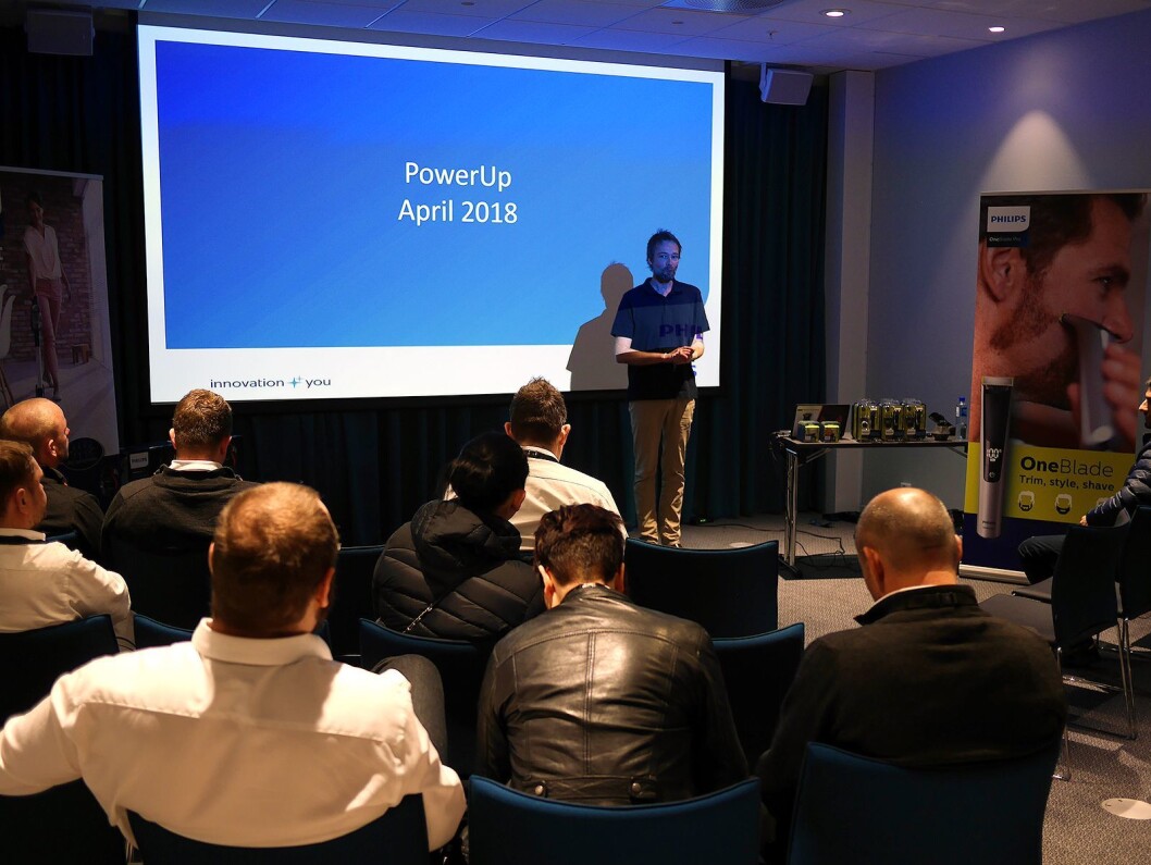 Bernt Risøy foran én av gruppene som deltok på PowerUp på X Meeting Point på Hellerudsletta på Skjetten nord for Oslo. Foto: Stian Sønsteng. Bernt Risøy foran én av gruppene som deltok på PowerUp på X Meeting Point på Hellerudsletta på Skjetten nord for Oslo. Foto: Stian Sønsteng.