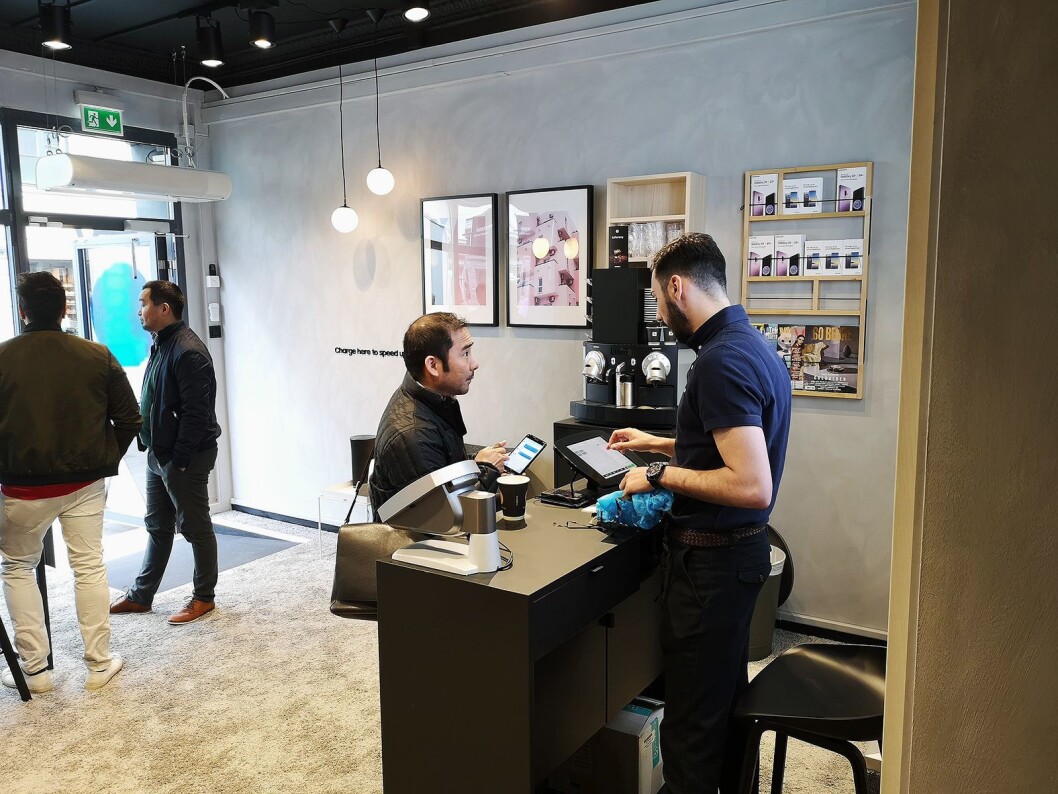 I Samsungs nye service-butikk kan kundene få hjelp på timen. Foto: Marte Ottemo I Samsungs nye service-butikk kan kundene få hjelp på timen. Foto: Marte Ottemo