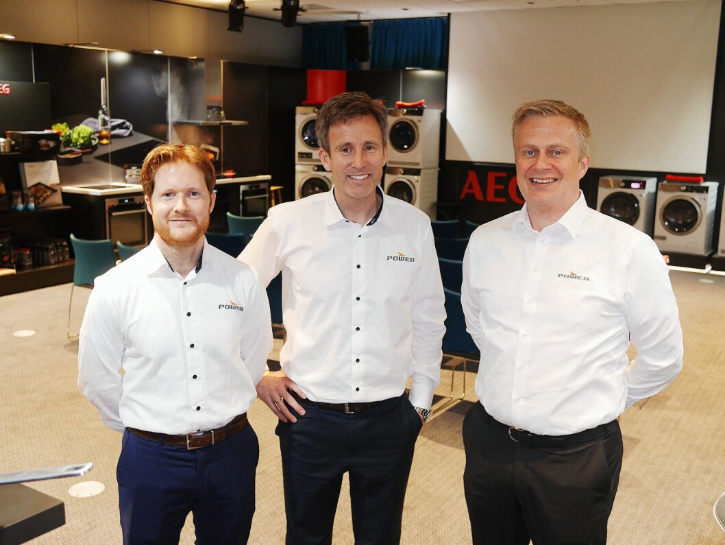 Fra venstre Lars Jødahl (nordisk innkjøpssjef hvitevarer), Henrik Bjønnes (nordisk kategoridirektør hvitevarer) og Thomas Marthinsen (norsk salgssjef for hvitevarer, kjøkken og småelektriske produkter) på PowerUps hvitevaresamling. Foto: Stian Sønsteng Fra venstre Lars Jødahl (nordisk innkjøpssjef hvitevarer), Henrik Bjønnes (nordisk kategoridirektør hvitevarer) og Thomas Marthinsen (norsk salgssjef for hvitevarer, kjøkken og småelektriske produkter) på PowerUps hvitevaresamling. Foto: Stian Sønsteng