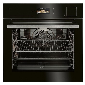 Electrolux CombiSteam Pro Smart EKS985Z, med dampfunksjon og kamera, koster 25.000 kroner hos Elkjøp. Foto: Electrolux. Electrolux CombiSteam Pro Smart EKS985Z, med dampfunksjon og kamera, koster 25.000 kroner hos Elkjøp. Foto: Electrolux.
