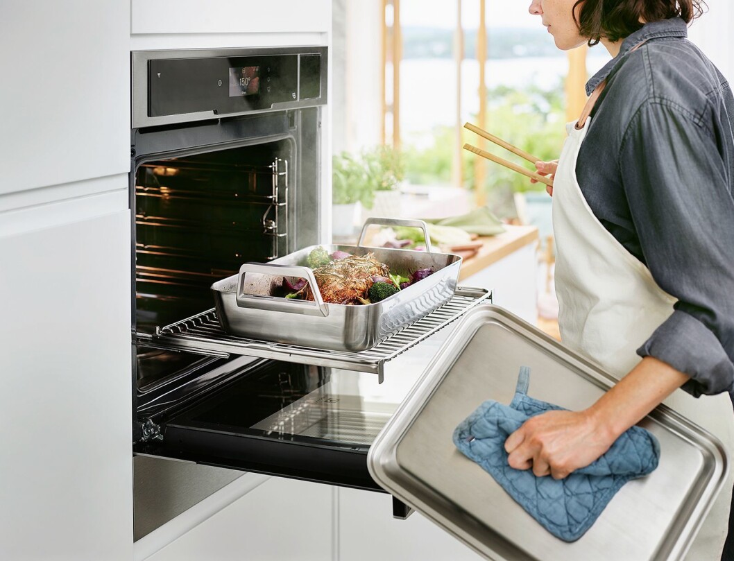 Electrolux CombiSteam Pro Smart EKS985Z har et ovnsvolum på 71 liter. Foto: Electrolux. Electrolux CombiSteam Pro Smart EKS985Z har et ovnsvolum på 71 liter. Foto: Electrolux.