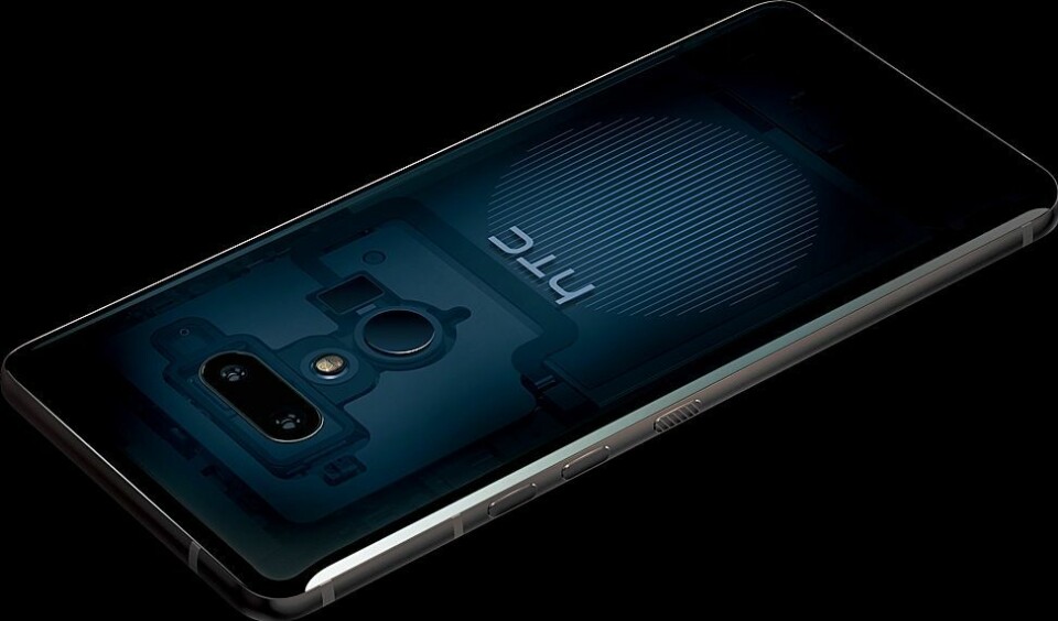 HTC U12+ i fargen Translucent Blue er kun tilgjengelig i HTCs nettbutikk når telefonen kommer i handelen den 18. juni. Foto: HTC