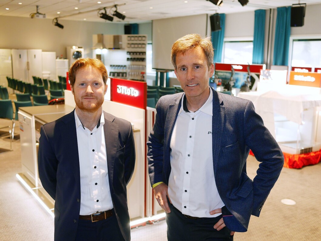 Til venstre Lars Jødahl (nordisk innkjøpssjef hvitevarer) og Henrik Bjønnes (nordisk kategoridirektør hvitevarer) i Power, i kurs- og utstillingslokalet til Miele på PowerUp. Foto: Stian Sønsteng. Til venstre Lars Jødahl (nordisk innkjøpssjef hvitevarer) og Henrik Bjønnes (nordisk kategoridirektør hvitevarer) i Power, i kurs- og utstillingslokalet til Miele på PowerUp. Foto: Stian Sønsteng.