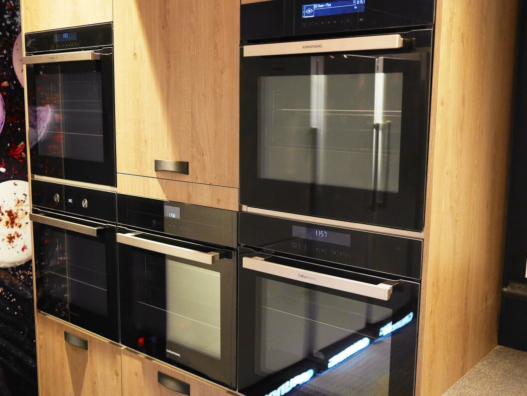 Hos Grundig vises flere av deres produkter i en kjøkkeninnredning fra Norema, med Lava-front. Foto: Stian Sønsteng. Hos Grundig vises flere av deres produkter i en kjøkkeninnredning fra Norema, med Lava-front. Foto: Stian Sønsteng.