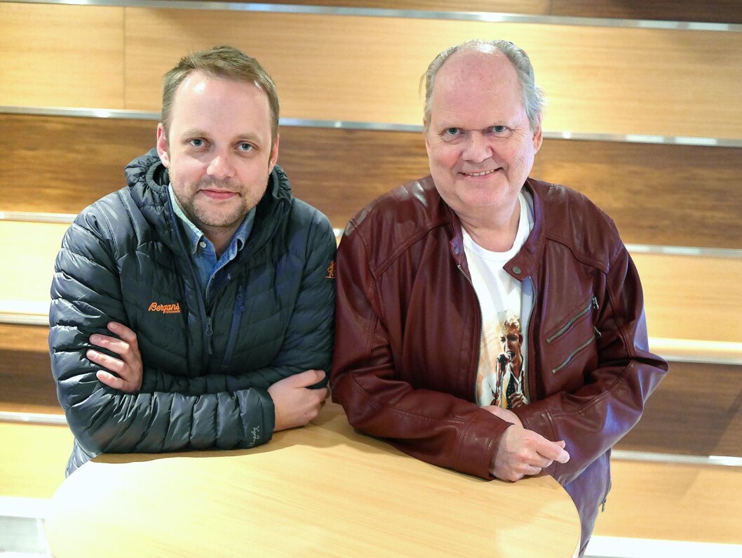 Herleik Dalen (t. h.) overlater stillingen som daglig leder i Dalens Elektronikkservice til sønnen Robin Dalen. Foto: Stian Sønsteng Herleik Dalen (t. h.) overlater stillingen som daglig leder i Dalens Elektronikkservice til sønnen Robin Dalen. Foto: Stian Sønsteng