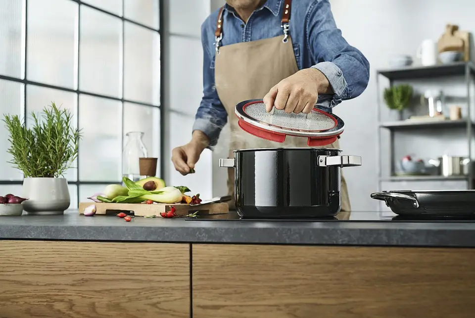 En kjele fra WMF med Fusiontec, et tyskutviklet materiale som skal være svært ripebestandig og rustfritt, samt fremdeles å se nytt ut etter flere års bruk. Foto: WMF En kjele fra WMF med Fusiontec, et tyskutviklet materiale som skal være svært ripebestandig og rustfritt, samt fremdeles å se nytt ut etter flere års bruk. Foto: WMF