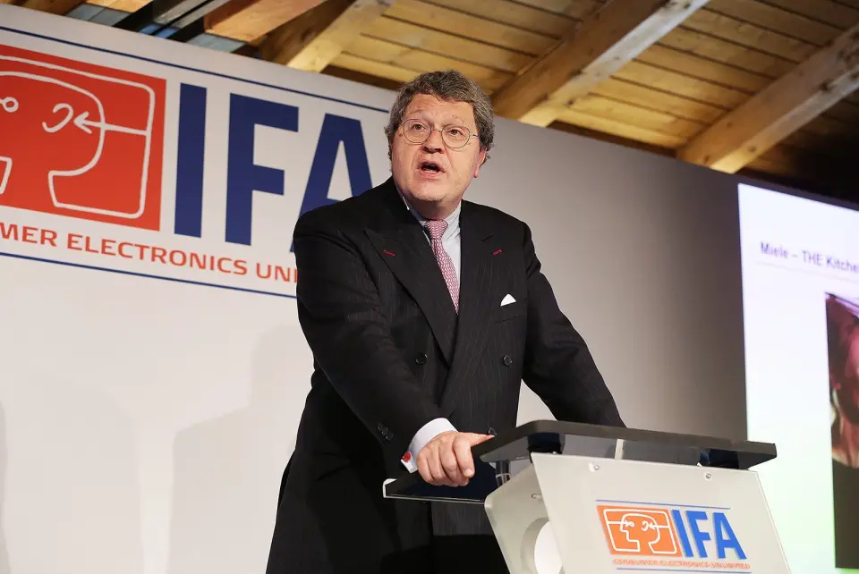Reinhard Zinkann på scenen under IFA-messens globale pressemøte i Roma den 20. april. Foto: IFA. Reinhard Zinkann på scenen under IFA-messens globale pressemøte i Roma den 20. april. Foto: IFA.