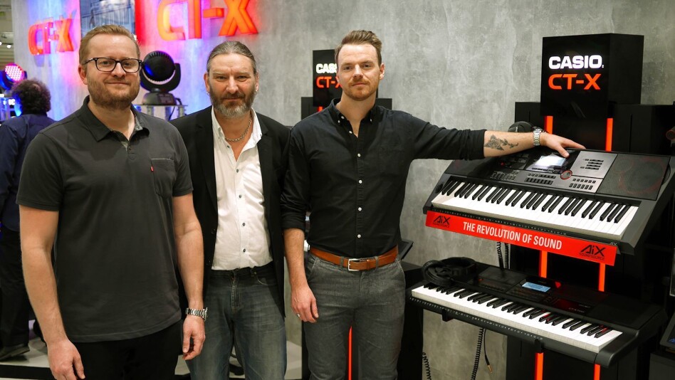 CASIO CT-X FEIER KONKURRENTENE AV BANEN