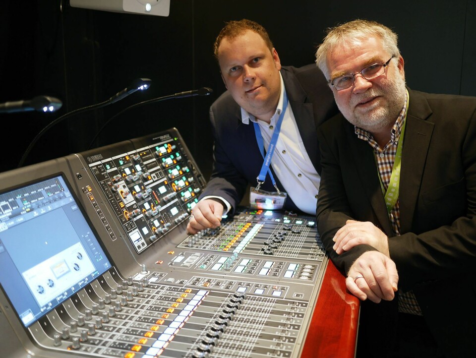 Alexander Rambøl (t. v.) og Øystein Johnsen i LydRommet AS, som siden april er norsk distributør av Yamahas miksere i PM-serien. Foto: Stian Sønsteng.